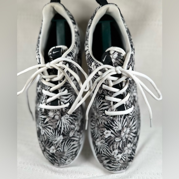 Nike Roshe One Print Floral Black White Sneakers - Picture 3 of 9